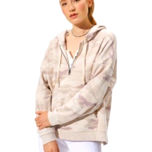 American Eagle Outfitters Tops - NWOT American Eagle Camo Half Zip Hoodie Size M